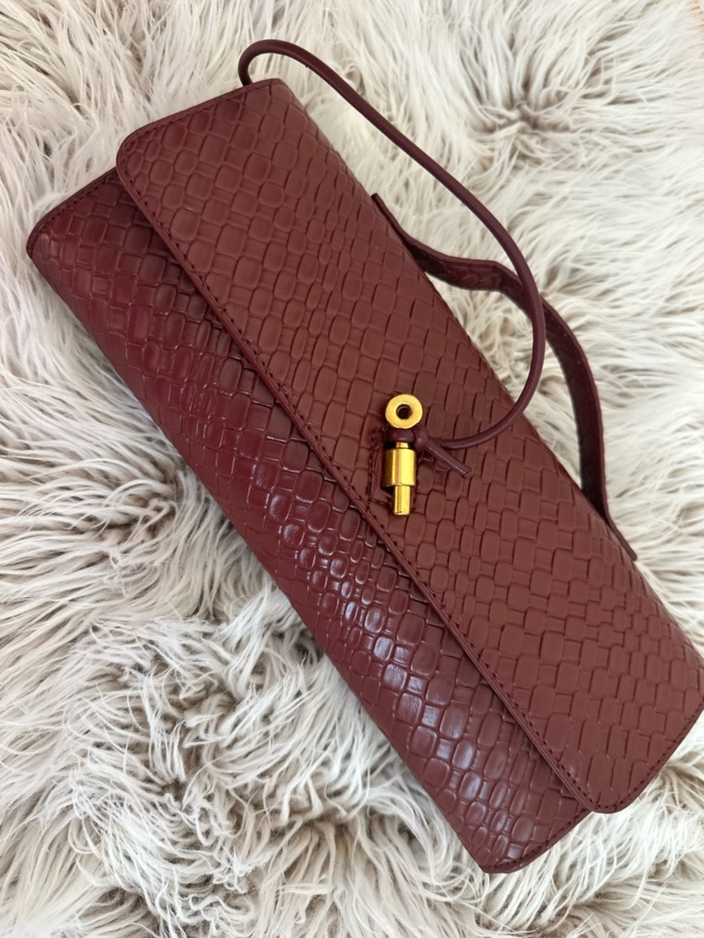 Elegant Woven Leather Shoulder Bag in Deep Burgundy